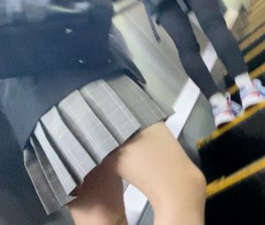 連休でもJKのパンチラを観ていたいの？　スケベですねぇ