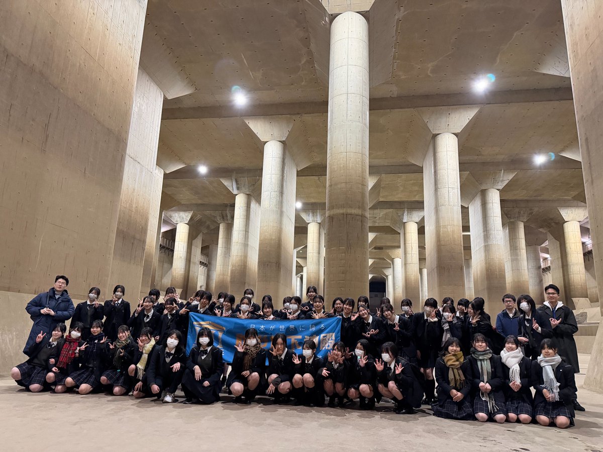 集合パンチラで、JKはもっと美しくなる
