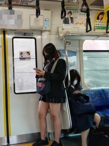 通勤時にJKはアカン。彼女の醸し出すエロに思わず・・・