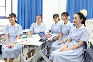 [制服]紺色じゃないJKの制服 エキセントリックな制服 3