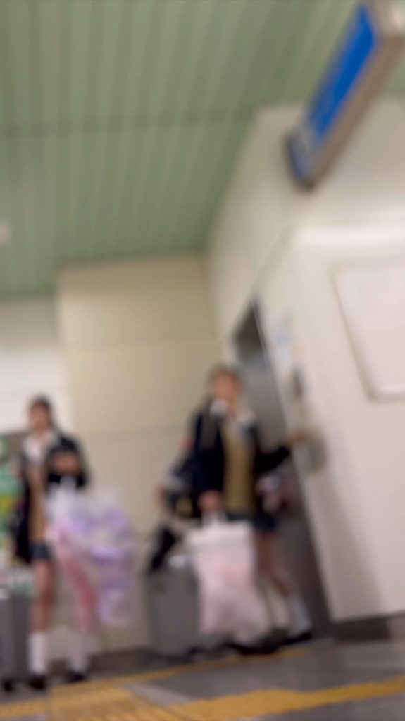 新栄卒業式、スーツケース、2019